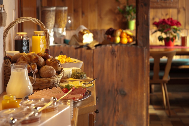 brasserie-MOUGINS-min_breakfast_buffet_food_restaurant_meal_hotel_plate_fresh-718745